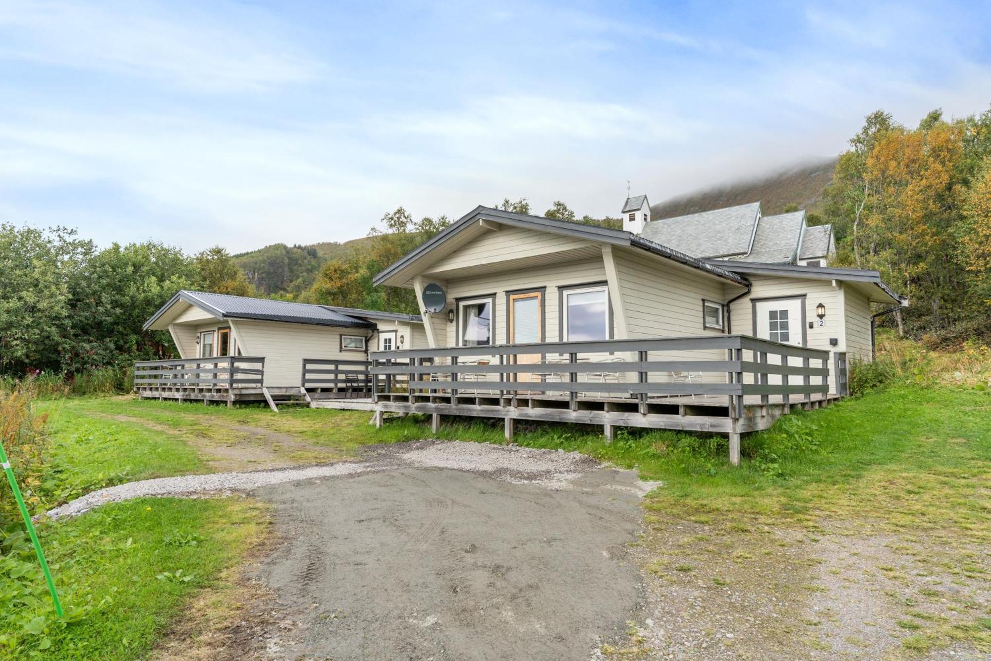Skagi Bed & Lodge Skaland Екстер'єр фото
